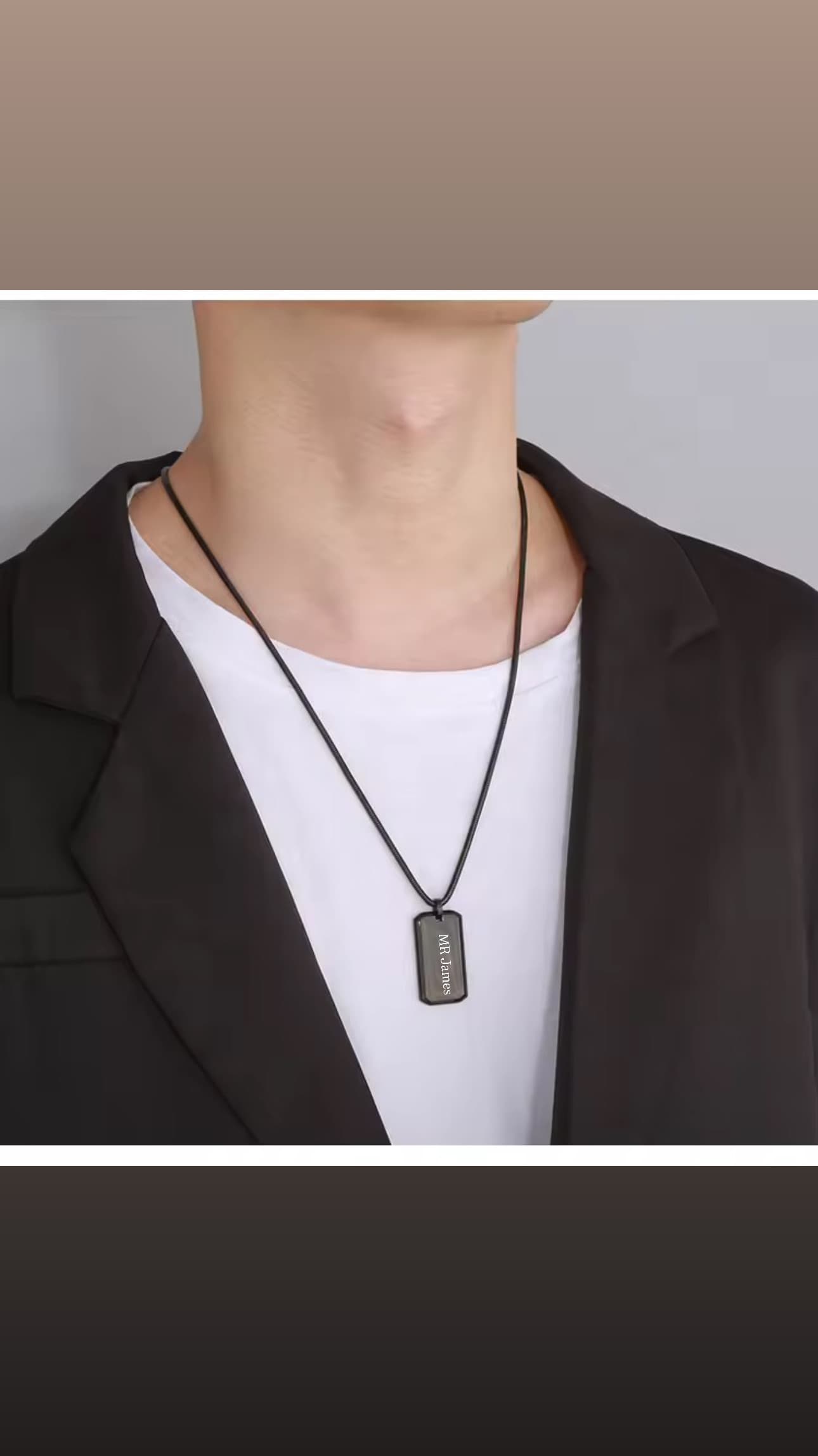 Chaînette élégante en acier inoxydable avec pendentif plaque gravée. Un bijou moderne et minimaliste qui apporte une touche raffinée et masculine à toutes les tenues.